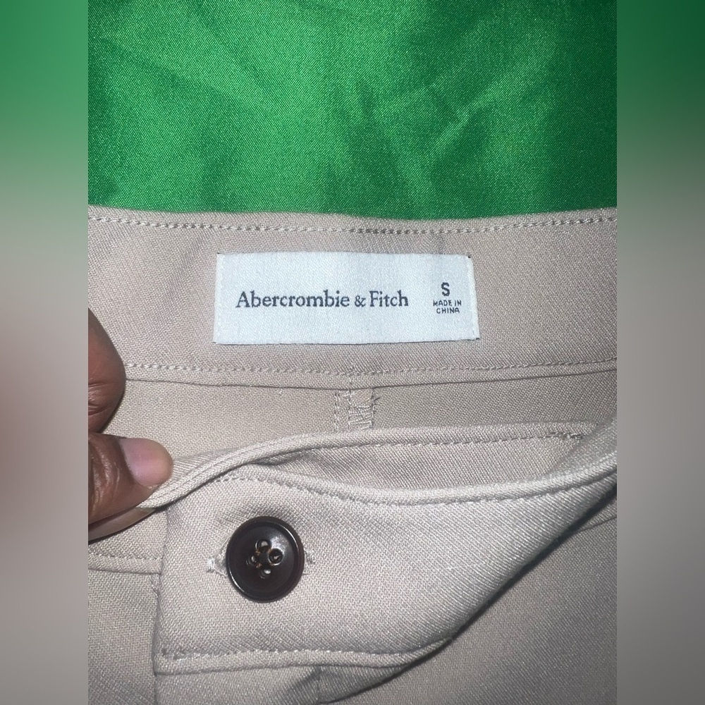Abercrombie & Fitch Cream Straight Leg Women's Pants size Small- Dark Button - Picture 8 of 9